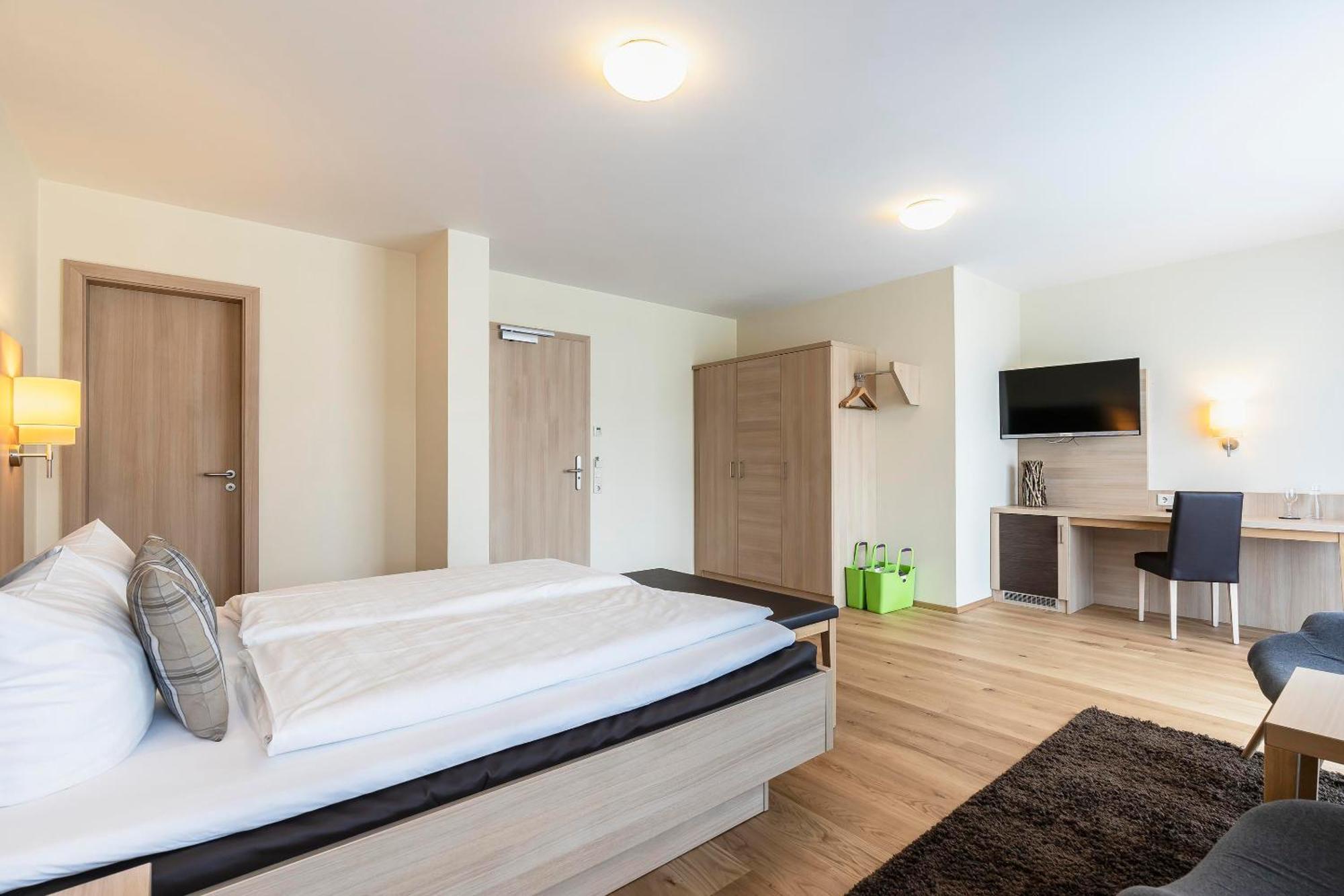 Hotel Dirsch Wellness & Spa Resort Emsing 外观 照片
